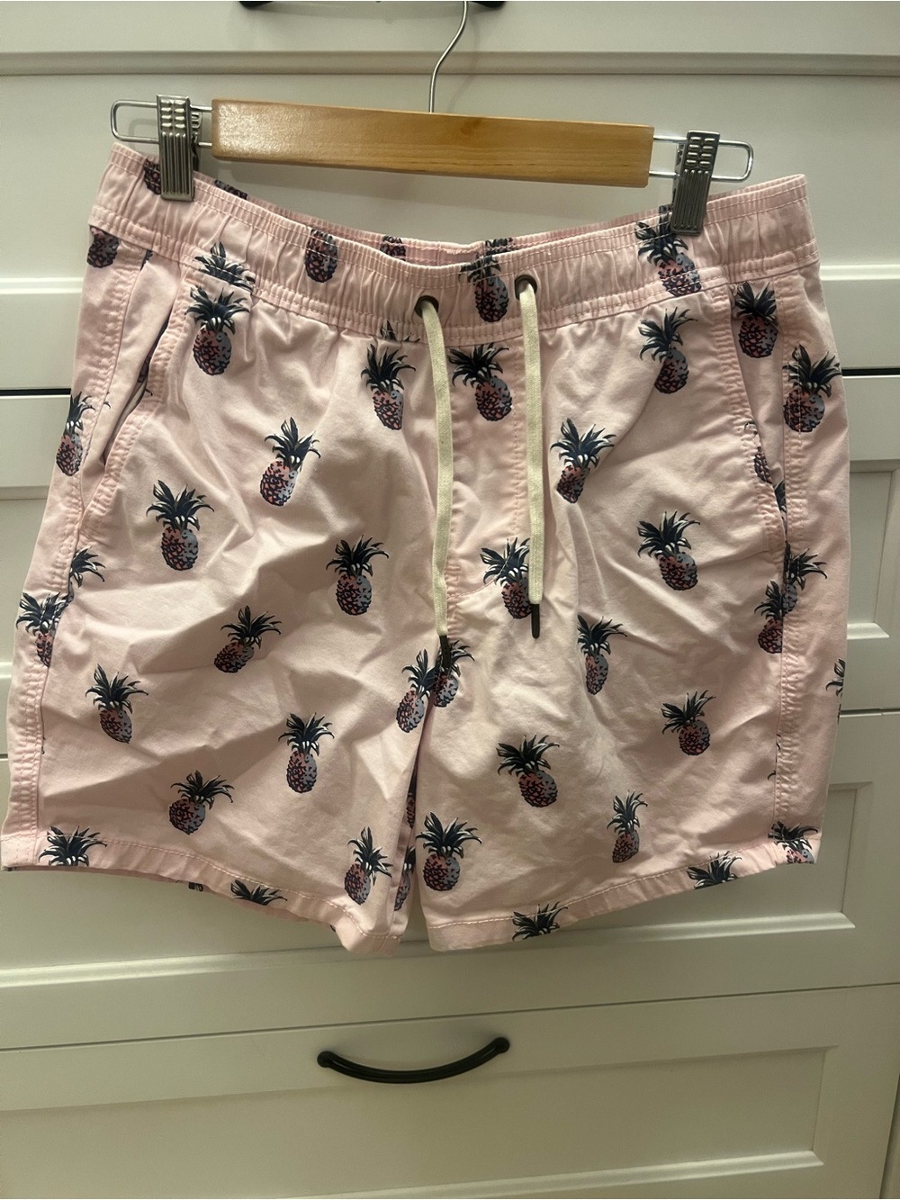 Men’s Hollister Pink Pineapple Print Swim Trunks-size S